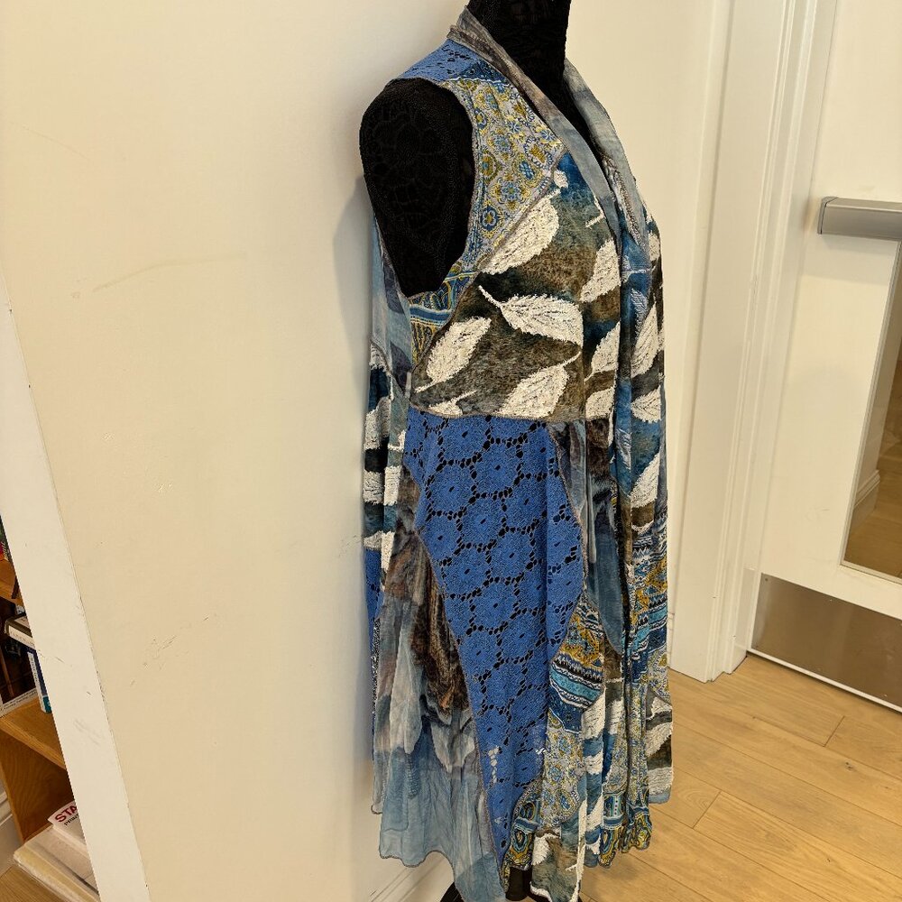 Bohemian patchwork sleeveless vest in blue, white, and gold, one size - Picture 2 of 11
